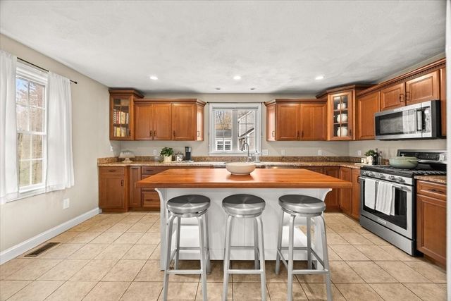 27 Brian Rd, Bridgewater, MA 02324