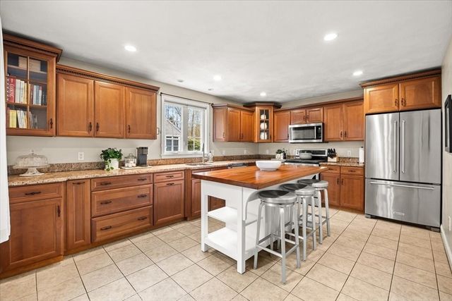 27 Brian Rd, Bridgewater, MA 02324