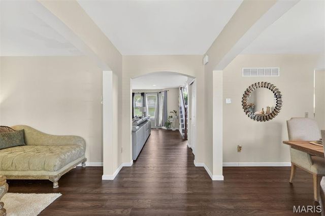 102 August Place, Florissant, MO 63034