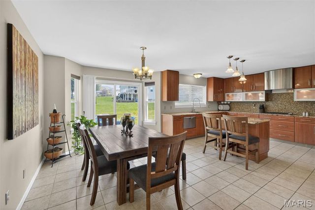 102 August Place, Florissant, MO 63034