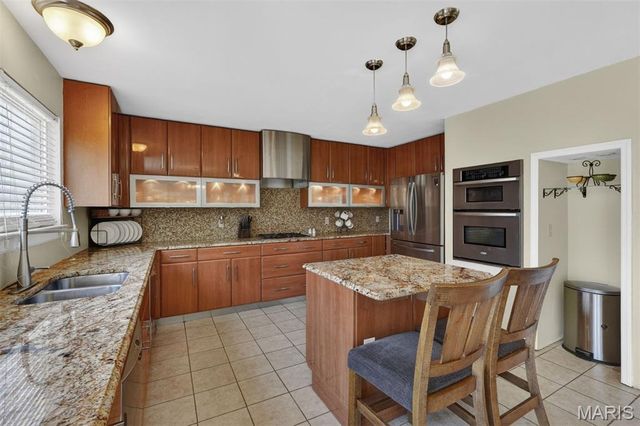 102 August Place, Florissant, MO 63034