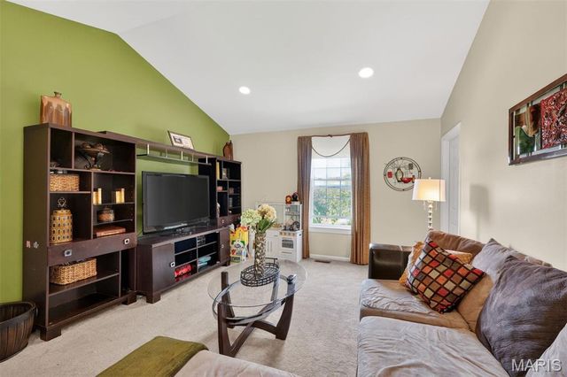 102 August Place, Florissant, MO 63034
