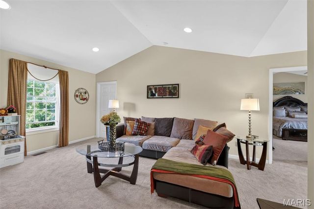 102 August Place, Florissant, MO 63034