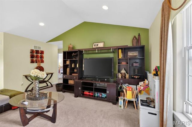 102 August Place, Florissant, MO 63034