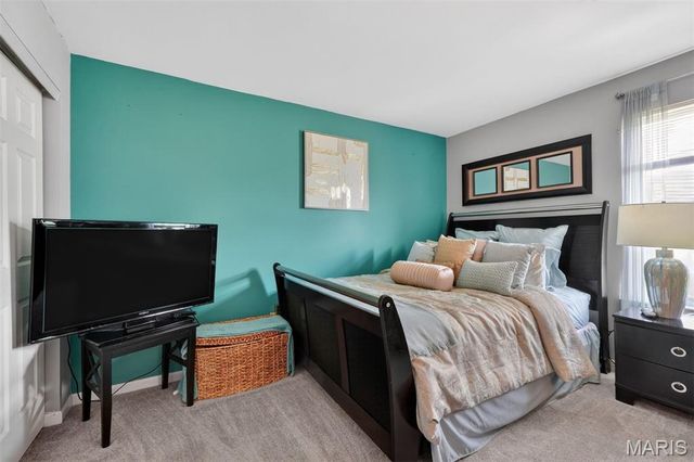 102 August Place, Florissant, MO 63034