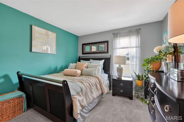 102 August Place, Florissant, MO 63034
