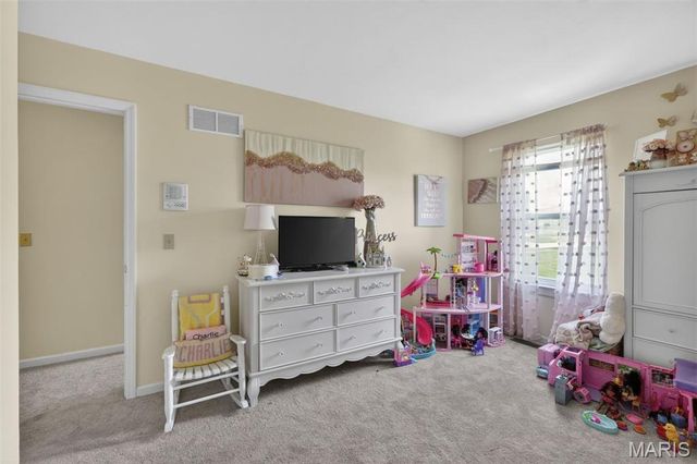 102 August Place, Florissant, MO 63034