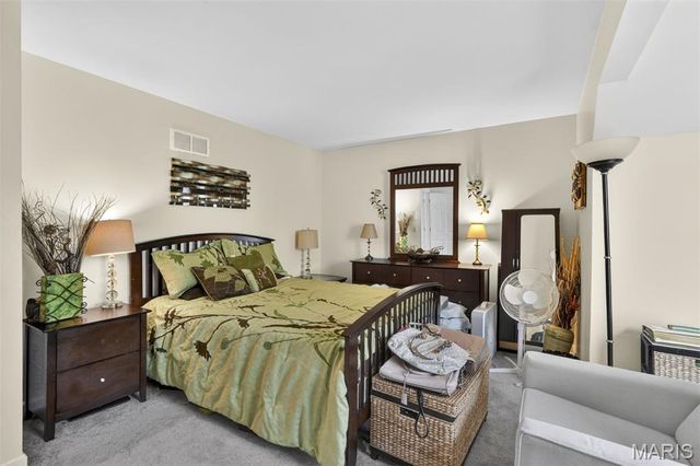 102 August Place, Florissant, MO 63034