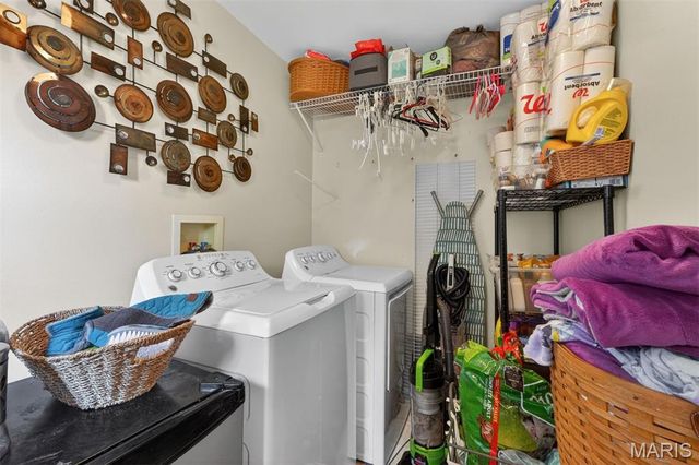 102 August Place, Florissant, MO 63034
