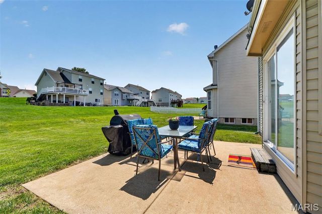102 August Place, Florissant, MO 63034
