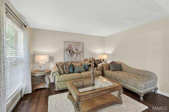 102 August Place, Florissant, MO 63034