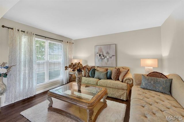 102 August Place, Florissant, MO 63034