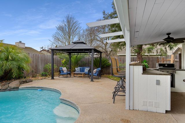 214 N Cinnamon Dr, Galt, CA 95632