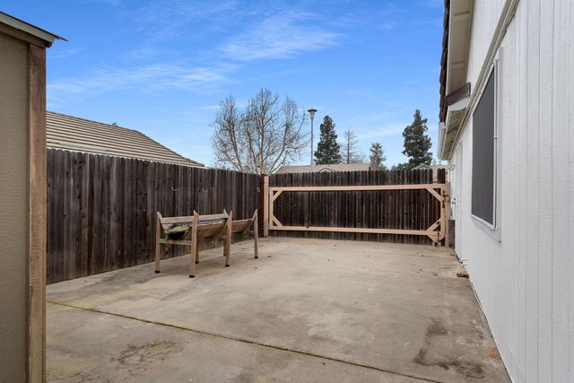 214 N Cinnamon Dr, Galt, CA 95632