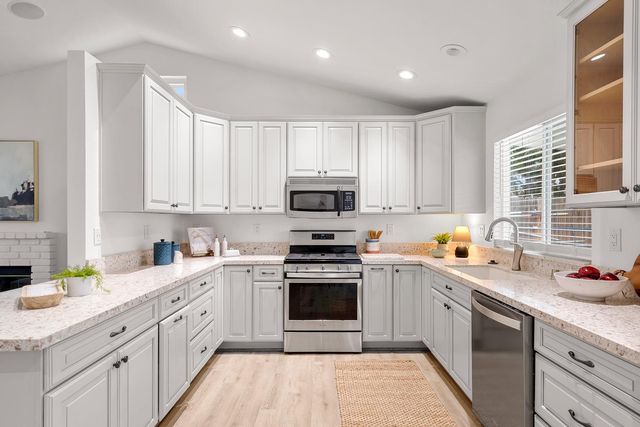 214 N Cinnamon Dr, Galt, CA 95632