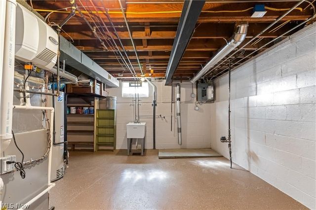 6209 Archmere Avenue, Brooklyn, OH 44144