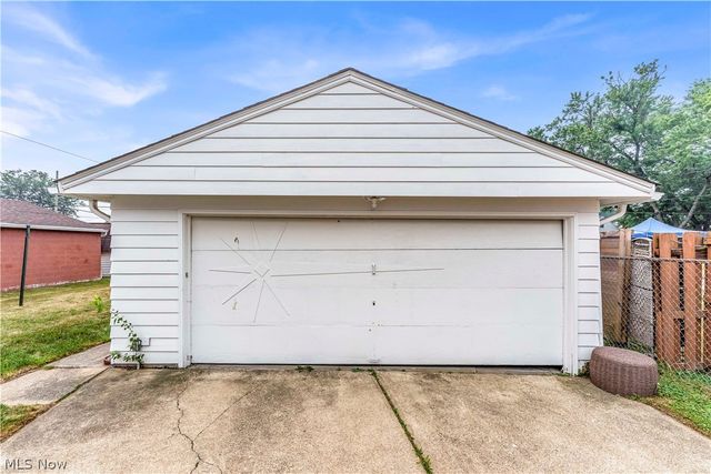6209 Archmere Avenue, Brooklyn, OH 44144