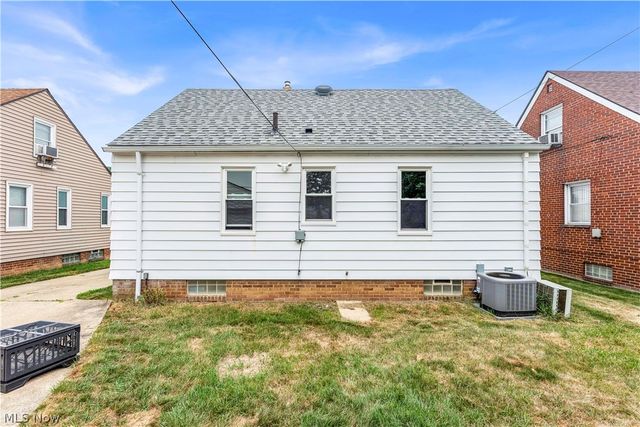6209 Archmere Avenue, Brooklyn, OH 44144