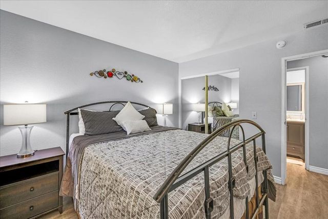 2860 N Los Felices Road 101, Palm Springs, CA 92262