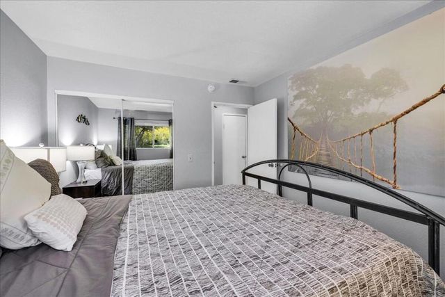 2860 N Los Felices Road 101, Palm Springs, CA 92262