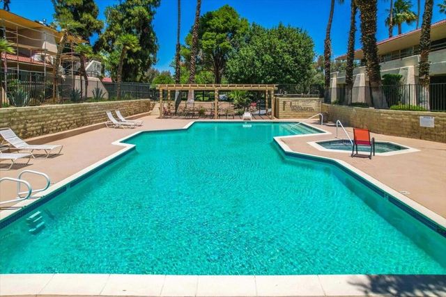 2860 N Los Felices Road 101, Palm Springs, CA 92262