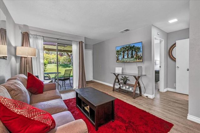 2860 N Los Felices Road 101, Palm Springs, CA 92262
