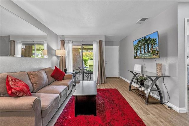 2860 N Los Felices Road 101, Palm Springs, CA 92262