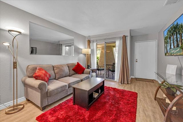 2860 N Los Felices Road 101, Palm Springs, CA 92262