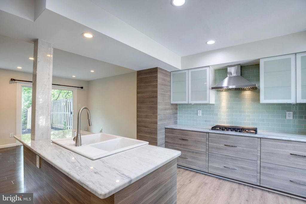 9513 BURDETT RD, Burke, VA 22015