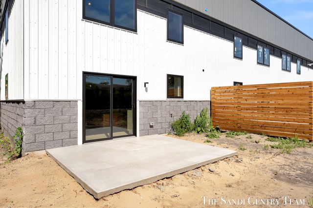 1500 Kooiman Avenue 12, Grand Haven City, MI 49417