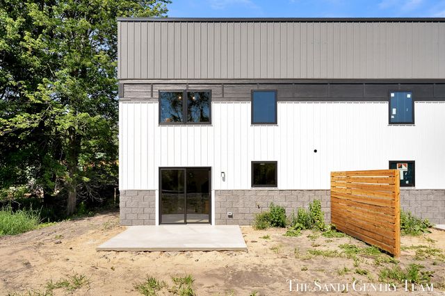 1500 Kooiman Avenue 12, Grand Haven City, MI 49417