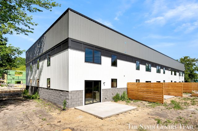 1500 Kooiman Avenue 12, Grand Haven City, MI 49417