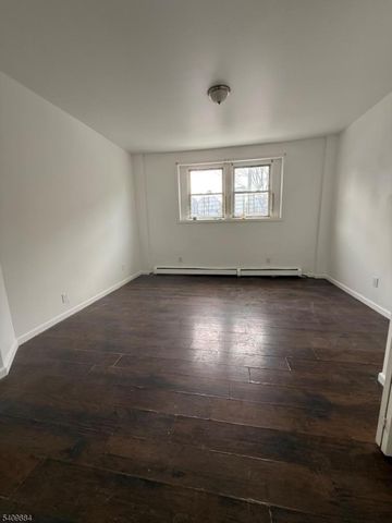 539 E Jersey St, Elizabeth City, NJ 07206