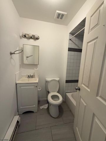 539 E Jersey St, Elizabeth City, NJ 07206