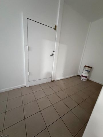 539 E Jersey St, Elizabeth City, NJ 07206