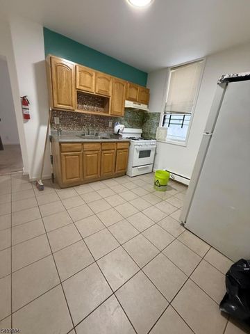 539 E Jersey St, Elizabeth City, NJ 07206