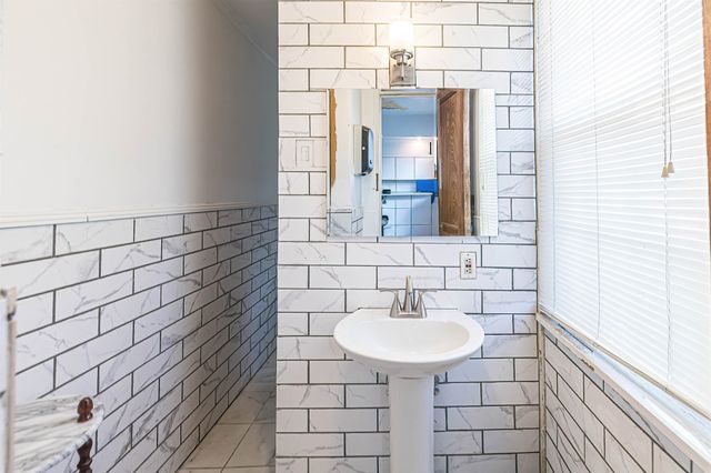 261 E 8TH Street, Erie, PA 16503