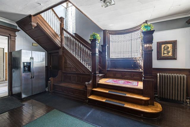 261 E 8TH Street, Erie, PA 16503