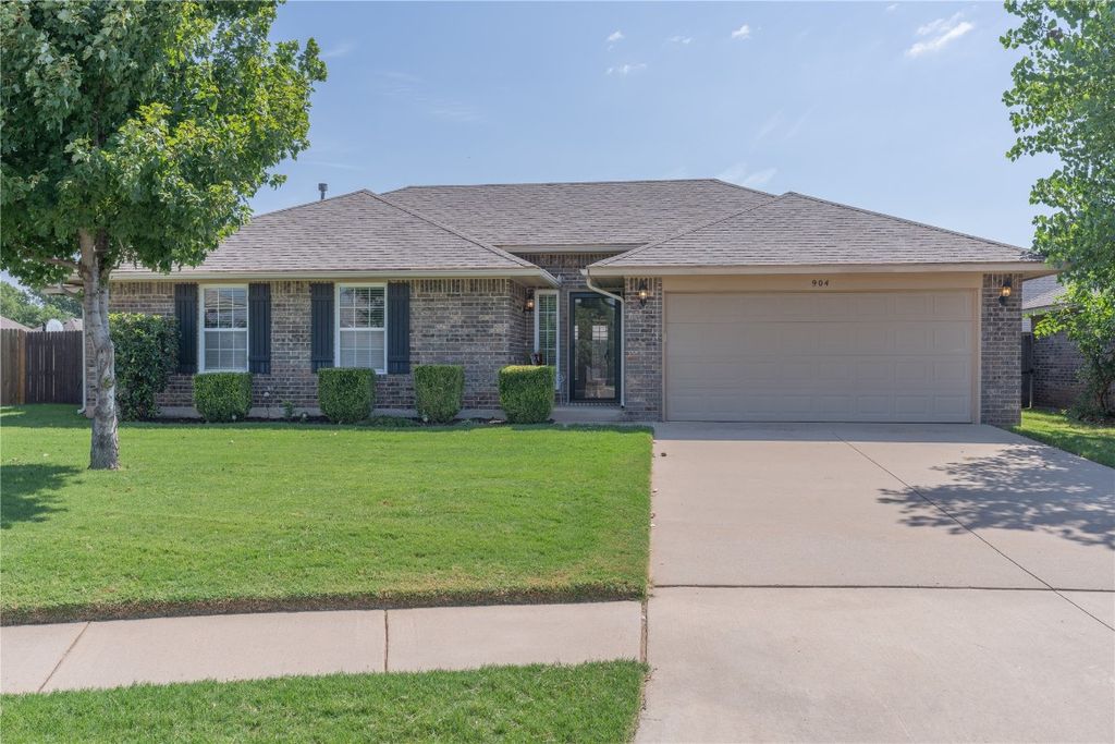 904 Norway Avenue, Yukon, OK 73099