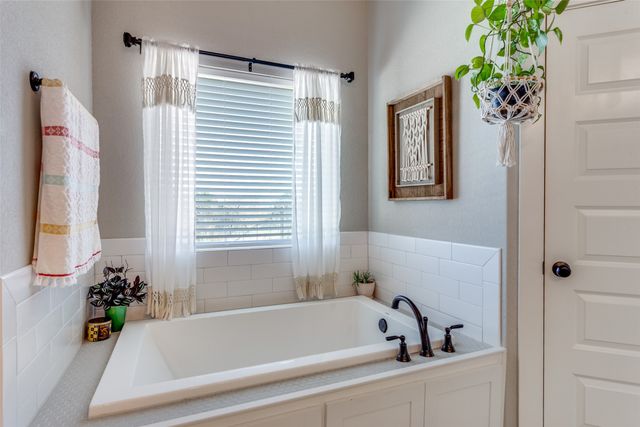 4001 Overlook Way, Weatherford, TX 76085