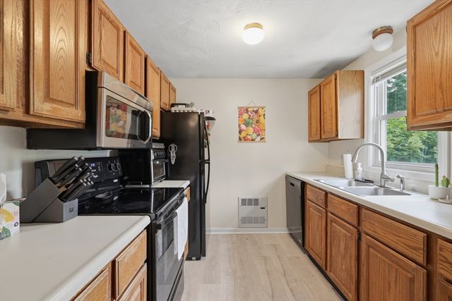 212 Bayberry Hill Lane 212, Leominster, MA 01453