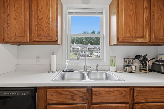 212 Bayberry Hill Lane 212, Leominster, MA 01453