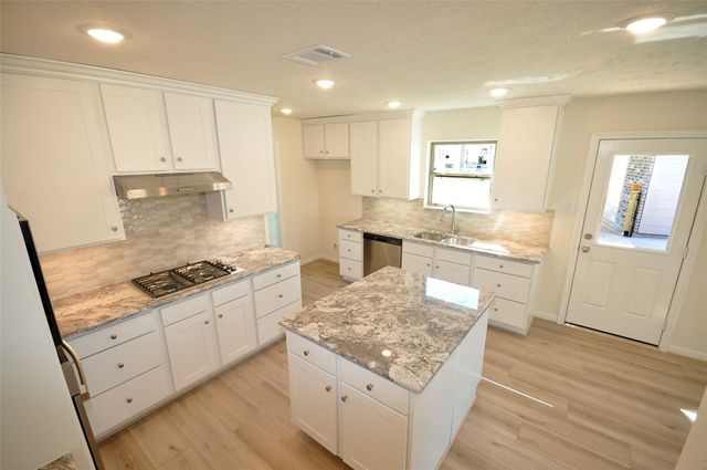 3412 Playa Street, League City, TX 77539