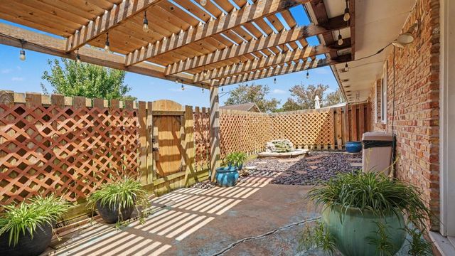 16506 Diana Lane, Houston, TX 77062