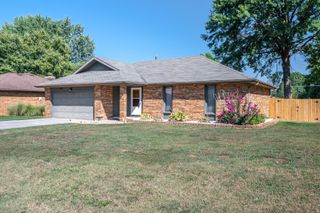 3139 West Village Lane, Springfield, MO 65807