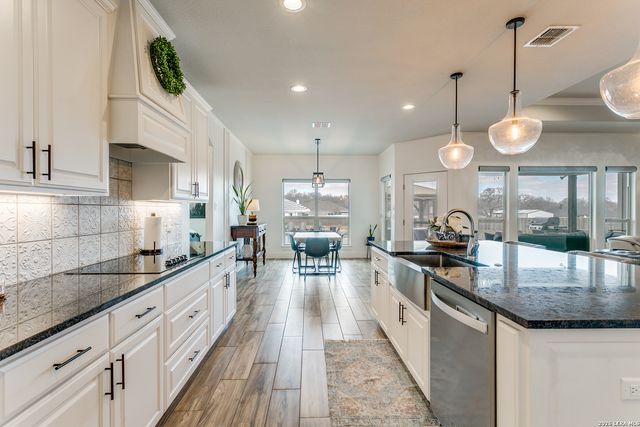 220 Cibolo Ridge, La Vernia, TX 78121