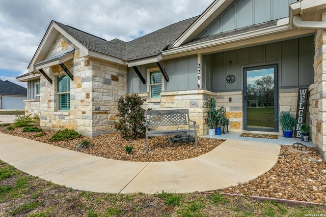 220 Cibolo Ridge, La Vernia, TX 78121