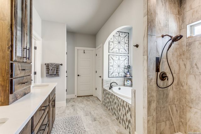 220 Cibolo Ridge, La Vernia, TX 78121