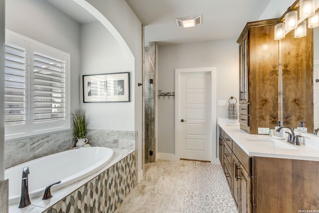 220 Cibolo Ridge, La Vernia, TX 78121