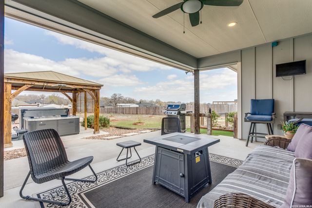 220 Cibolo Ridge, La Vernia, TX 78121